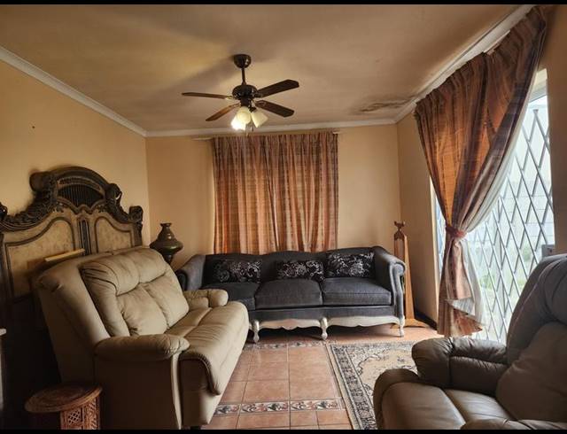 6 BEDROOM HOUSE FOR SALE IN ZEEKOEIVLEI